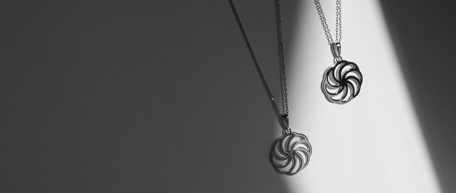 Pendant Banner 1600×678
